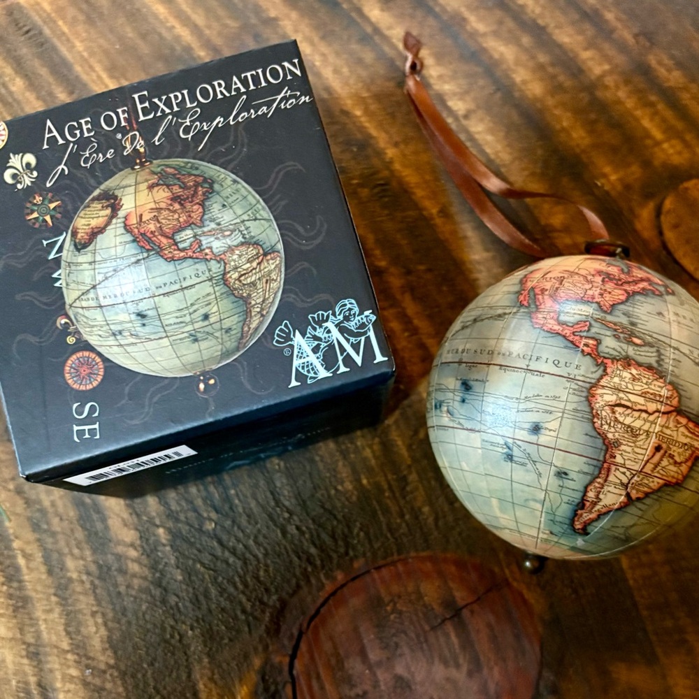 Globe new boxed collectible ornament - Picture 3 of 8